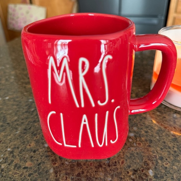 NWOT Rae Dunn Mrs. Claus ceramic coffee mug/cup - Picture 6 of 7
